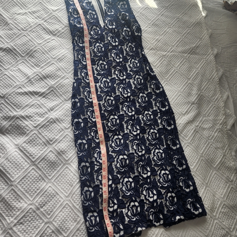 Alice + Olivia Navy and White Rose Midi Dress - Picture 3 of 9